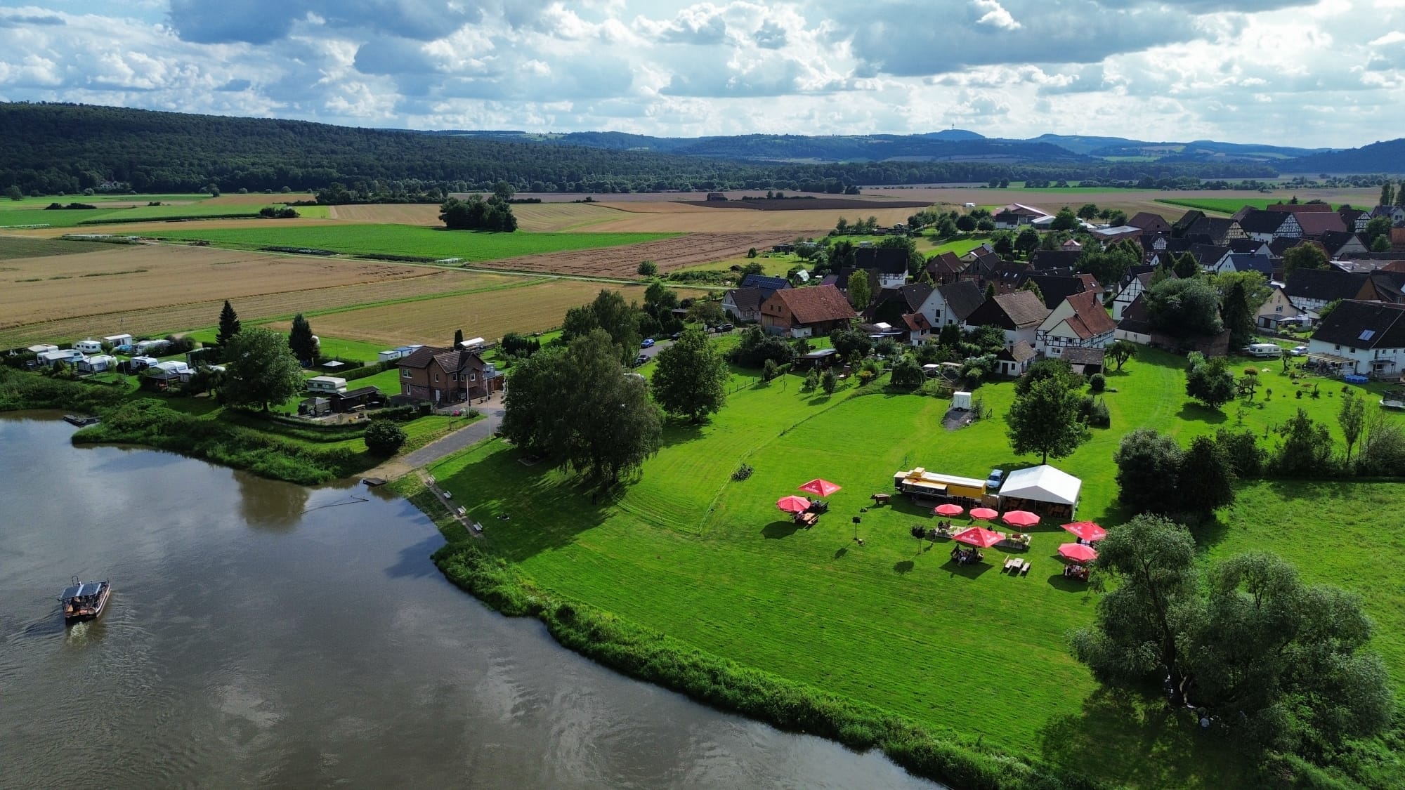 Luftbild – AusZeit Imbiss an der Weser in Grave